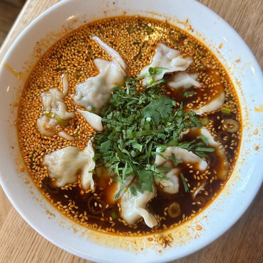 Photo of Pork and chive dumplings/wonton from Lao Peng You