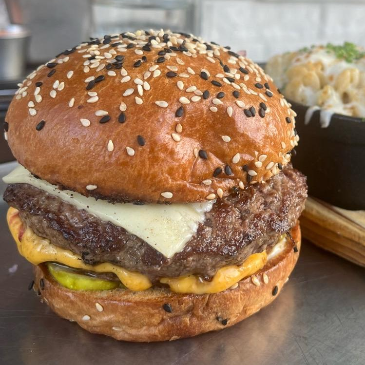 Photo of Burger + Mac from Gretel
