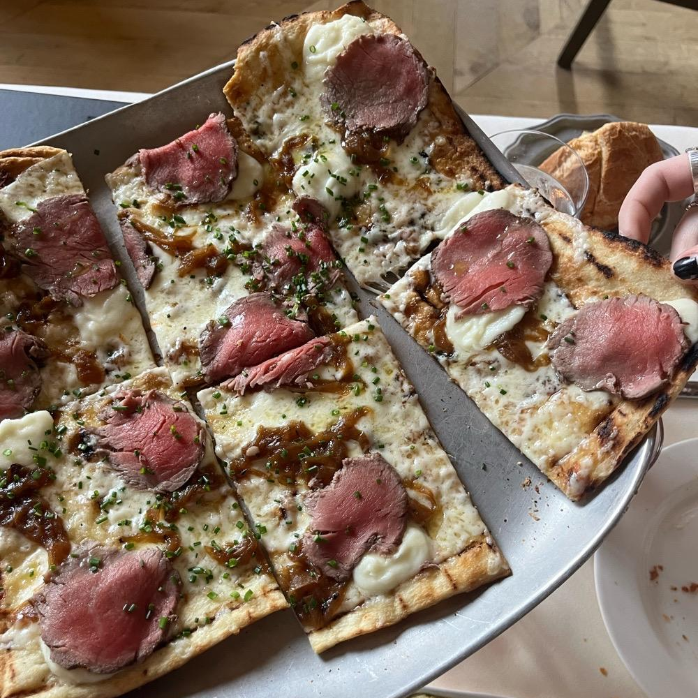 Photo of Beef tenderloin pizza from Mistral